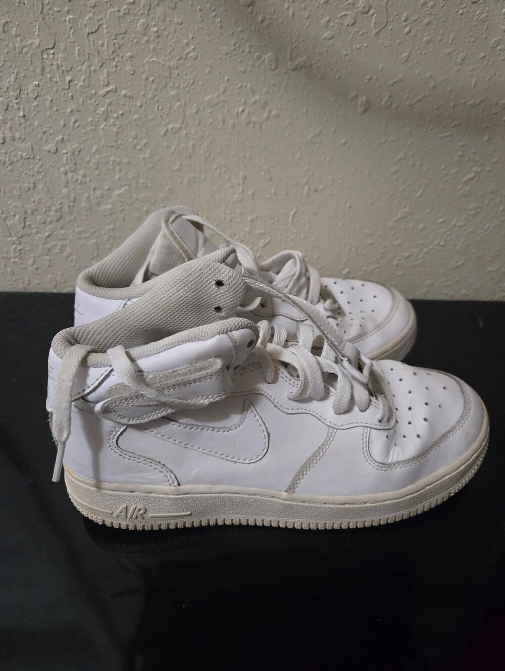 white Nike Air Force 1 Mid sneakers